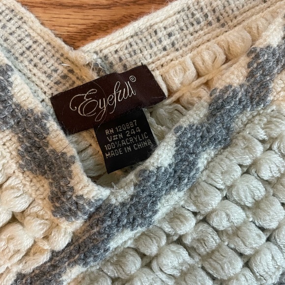 Boho Shawl / Pancho Sweater - Picture 4 of 6